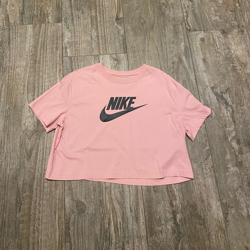 Nike light pink athletic crop top with brand sign